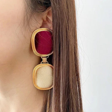 French retro exaggerated poplar forest suede metal double square earrings with ear clips, light luxury, fashionable and high-end earrings